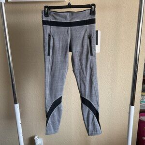 NWT Lululemon Womens Cropped Leggings W/Pockets Size 4- Gray & Black